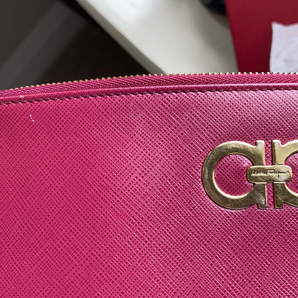 Salvatore Ferragamo berry pink wristlet - Picture 12 of 13